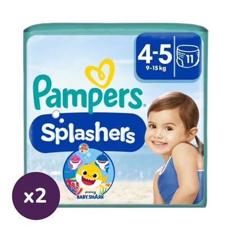 Pampers Splashers úszópelenka egy babán, vízben