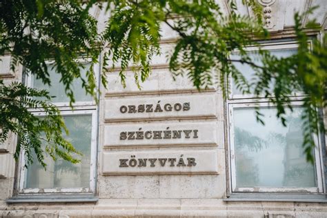 A mányi könyvtár épülete