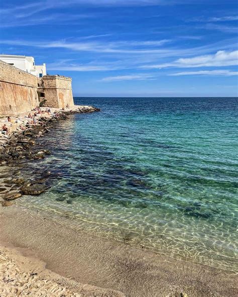 Cala Porta Vecchia strand Monopoliban a várfalak mellett