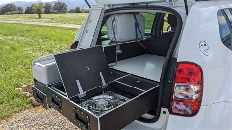 Dacia Duster Van belső raktér és válaszfal kialakítása