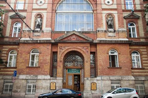 Nőgyógyászati klinika bejárata