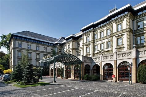 A Grand Margitsziget Health Spa Hotel elegáns épülete
