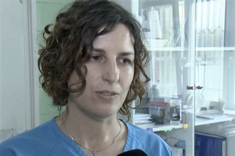 Dr. Rósa Ágnes portréja a rendelőjében