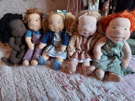 Waldorf és waldorf jellegű babák