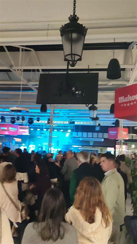 Különböző friss bébiételek és alapanyagaik