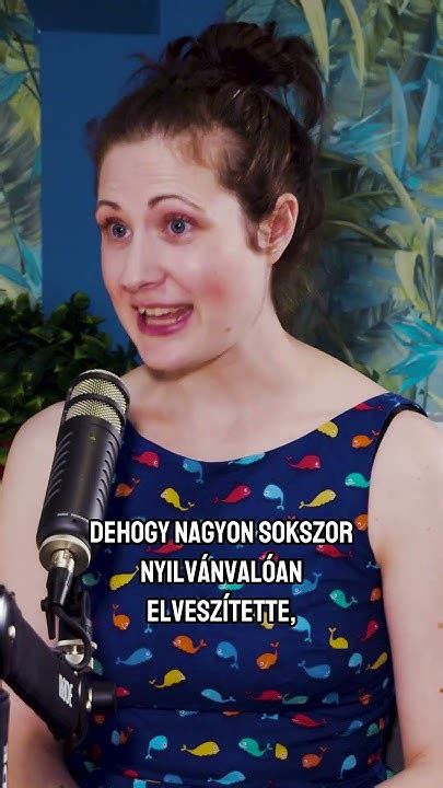 Baba langyos vízben fürdik, anya kezeli