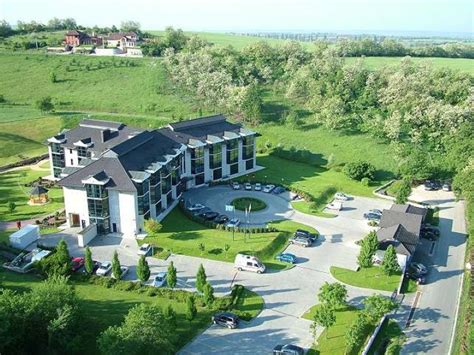 A Telki Magánkórház exkluzív épülete és környezete