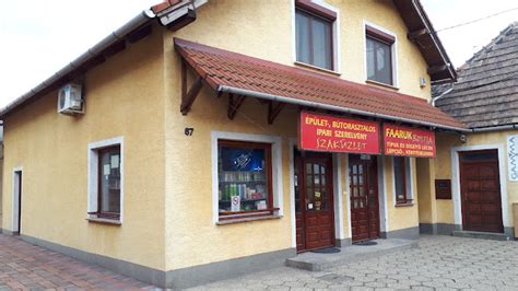 A Sport-Játék Bolt bejárata Tatabányán