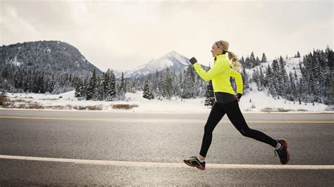 Nő sportol a szabadban