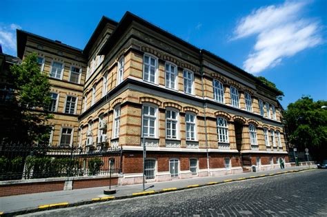 A Semmelweis Egyetem Gyermekgyógyászati Klinika Bókay utcai részlegének homlokzata