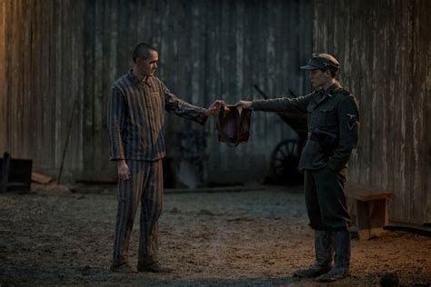 Auschwitzi babák fogolyszámai a combjukon