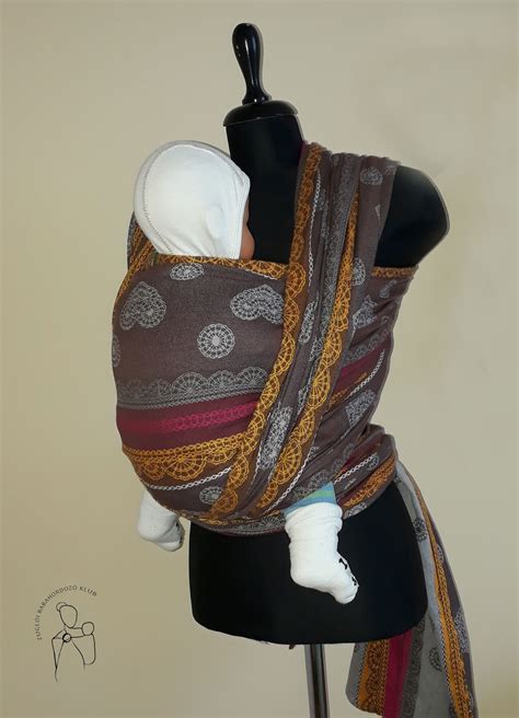 Különböző típusú babahordozó kendők illusztrációja