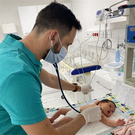 Ikerszülés, orvosok és újszülöttek