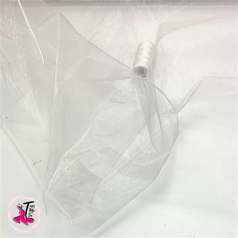 Voile és organza anyag összehasonlítása