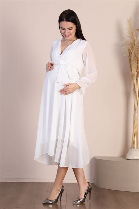 kismama esküvői ruha próbája