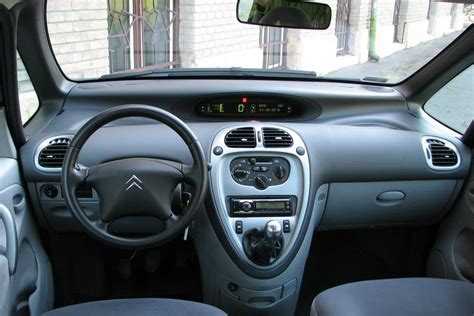 Citroen Xsara Picasso belső tér digitális műszerfallal