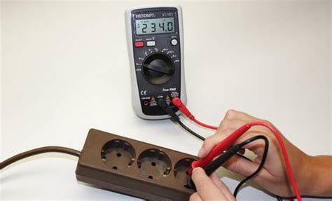 Autóelektronikai csatlakozások ellenőrzése multiméterrel