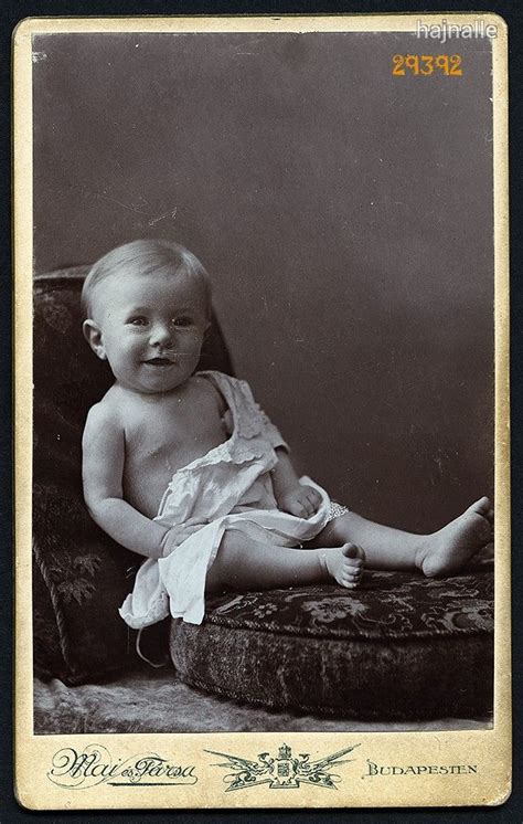 Vashiányos csecsemő portréja