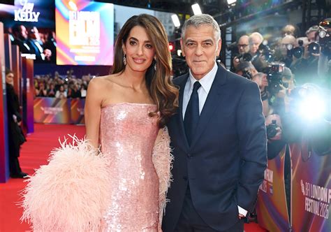 George és Amal Clooney a gyermekeikkel