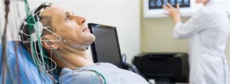 Az EEG vizsgálat menete és az agyi elektromos hullámok elemzése