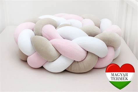 Választék a fonott rácsvédő színeiből (bézs, fehér, menta)