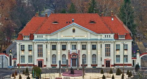 A Debreceni Egyetem Klinikai Központja Szülészeti és Nőgyógyászati Klinikájának épülete