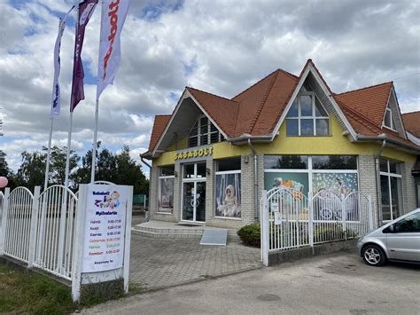 Bújtos Üzletház bababolt bejárata
