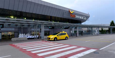 Modern taxi Budapest utcáin
