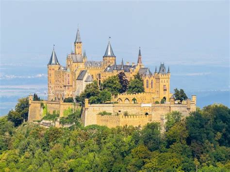 Hohenzollern kastély látképe