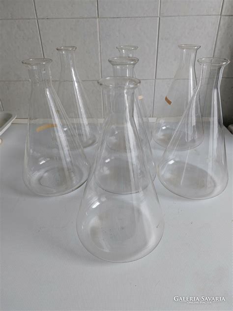 Erlenmeyer-lombik és a keverésének módja