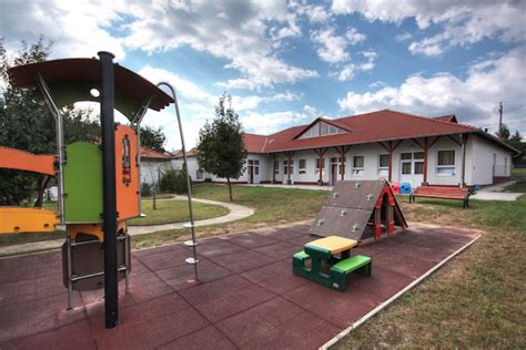 Bárnai Csicsergő Óvoda épülete