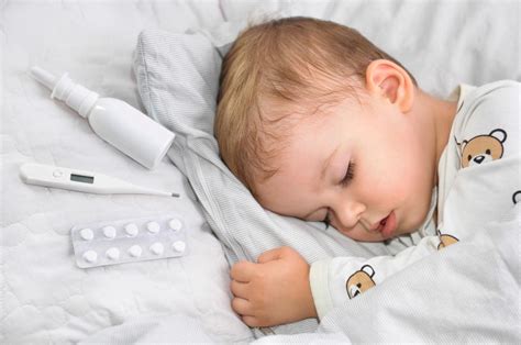 Náthás, nyugtalan csecsemő gondozása a bölcsőben