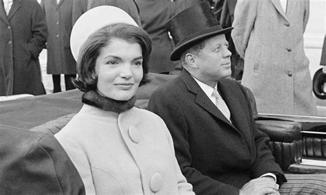 Jackie Kennedy dohányzás közben terhesen