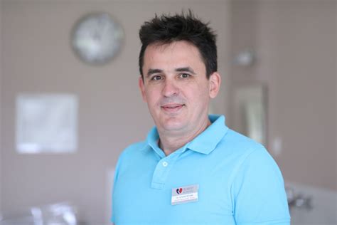 Dr. Kocsis István portréja, orvosi környezetben