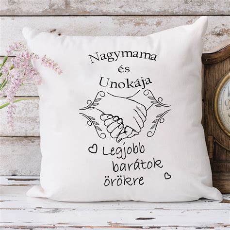 Nagymama és unokája együtt