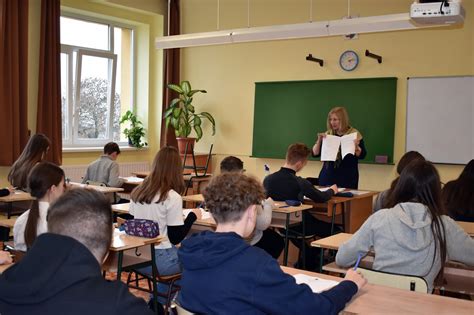 Általános iskolások csoportos foglalkozáson