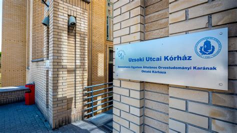 Uzsoki Utcai Kórház bejárata