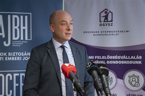 Az oktatási jogok biztosa embléma