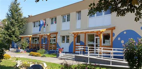 Ajka Városi Óvoda bejárata