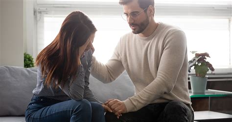 Szomorú pár illusztrációja