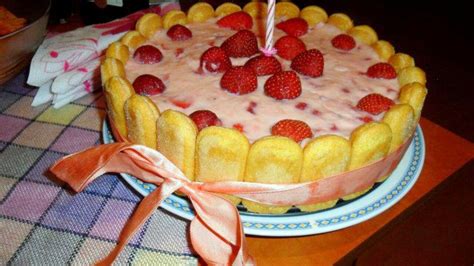 Díszített babapiskótás torta