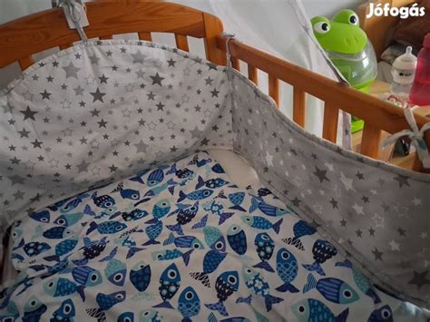 Babaszoba rácsvédővel