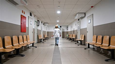 Egészségügyi intézmény és várandós nő