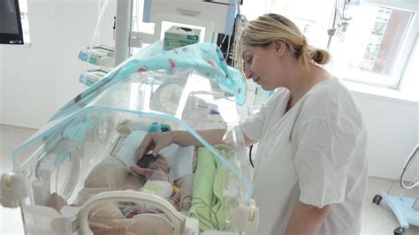 Baba-mama szoba a koraszülött intenzív osztályon