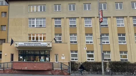 A Mosonmagyaróvári Karolina Kórház épülete
