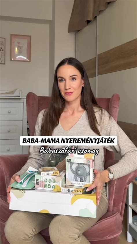 Egy kismama tölti ki az adóbevallását