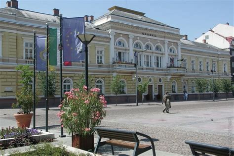 Virágzó Kossuth tér Szolnokon