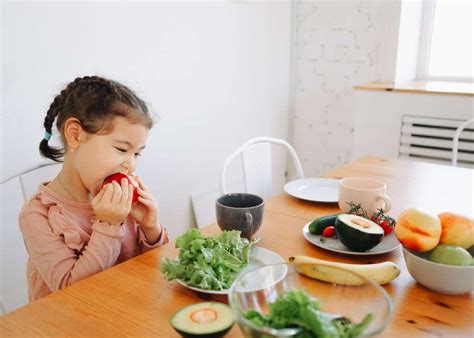 Különböző gyümölcslevek és vitaminok a gyermekek étrendjében