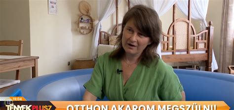 Dr. Gutmann Orsolya várandós édesanyát vizsgál