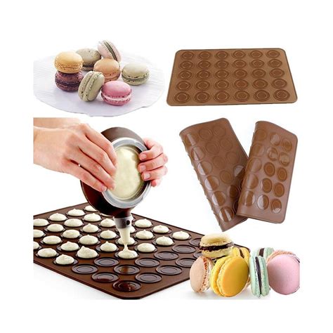 Kismama macaron készítő foglalkozáson, mosolyogva
